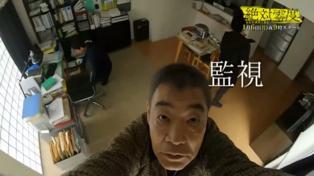 監視カメラを設置する加賀美